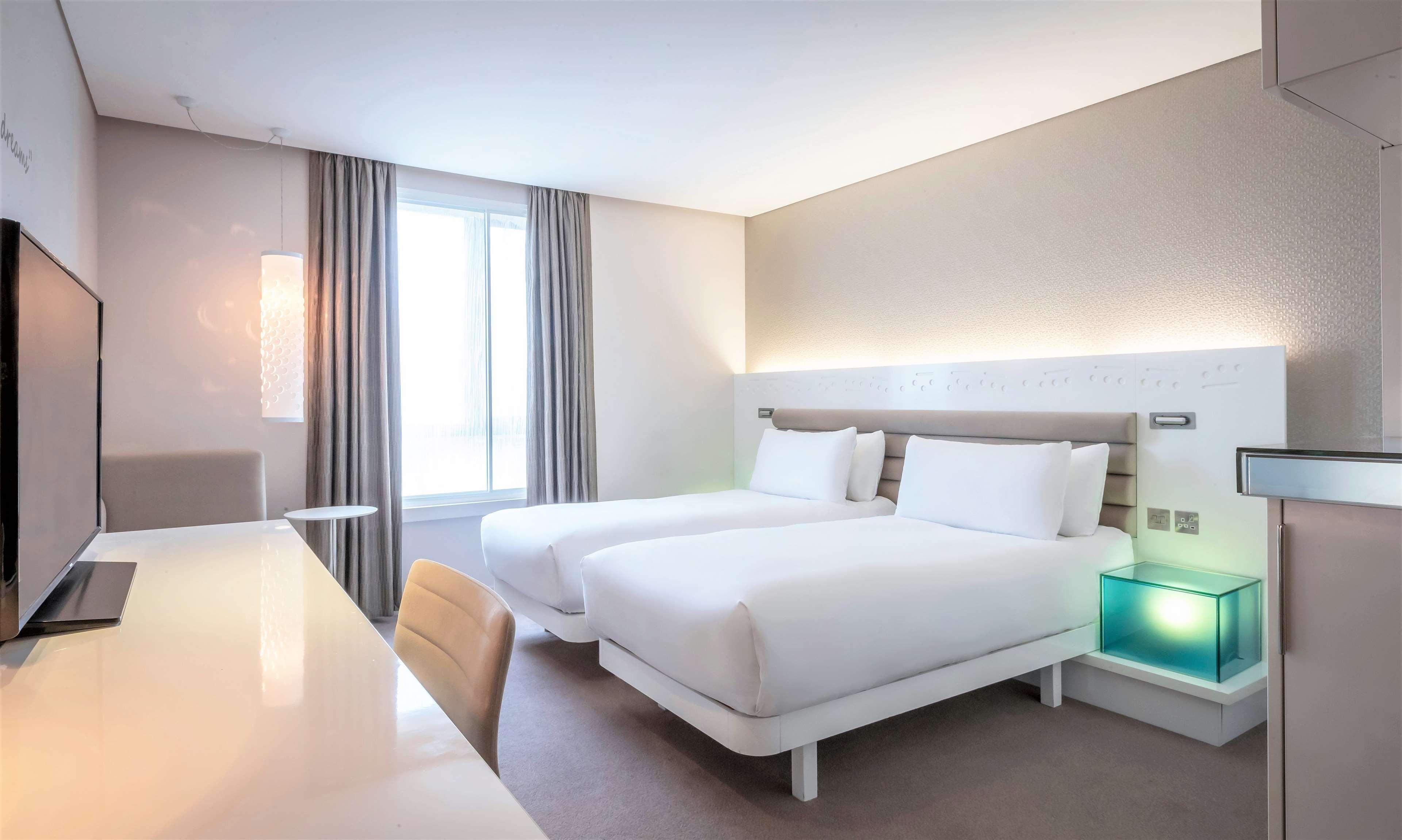 The Morrison Dublin, Curio Collection By Hilton Hotel Екстериор снимка A room at the hotel