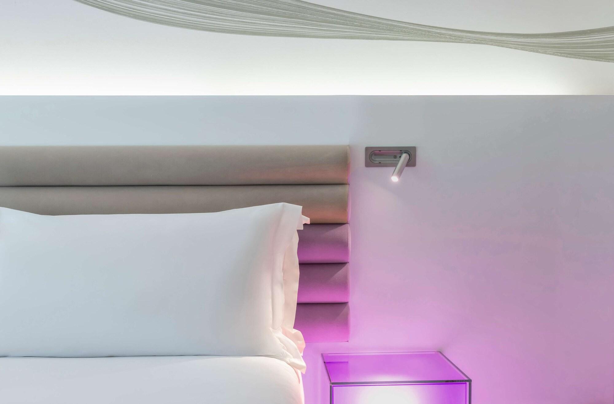The Morrison Dublin, Curio Collection By Hilton Hotel Екстериор снимка A room at the hotel