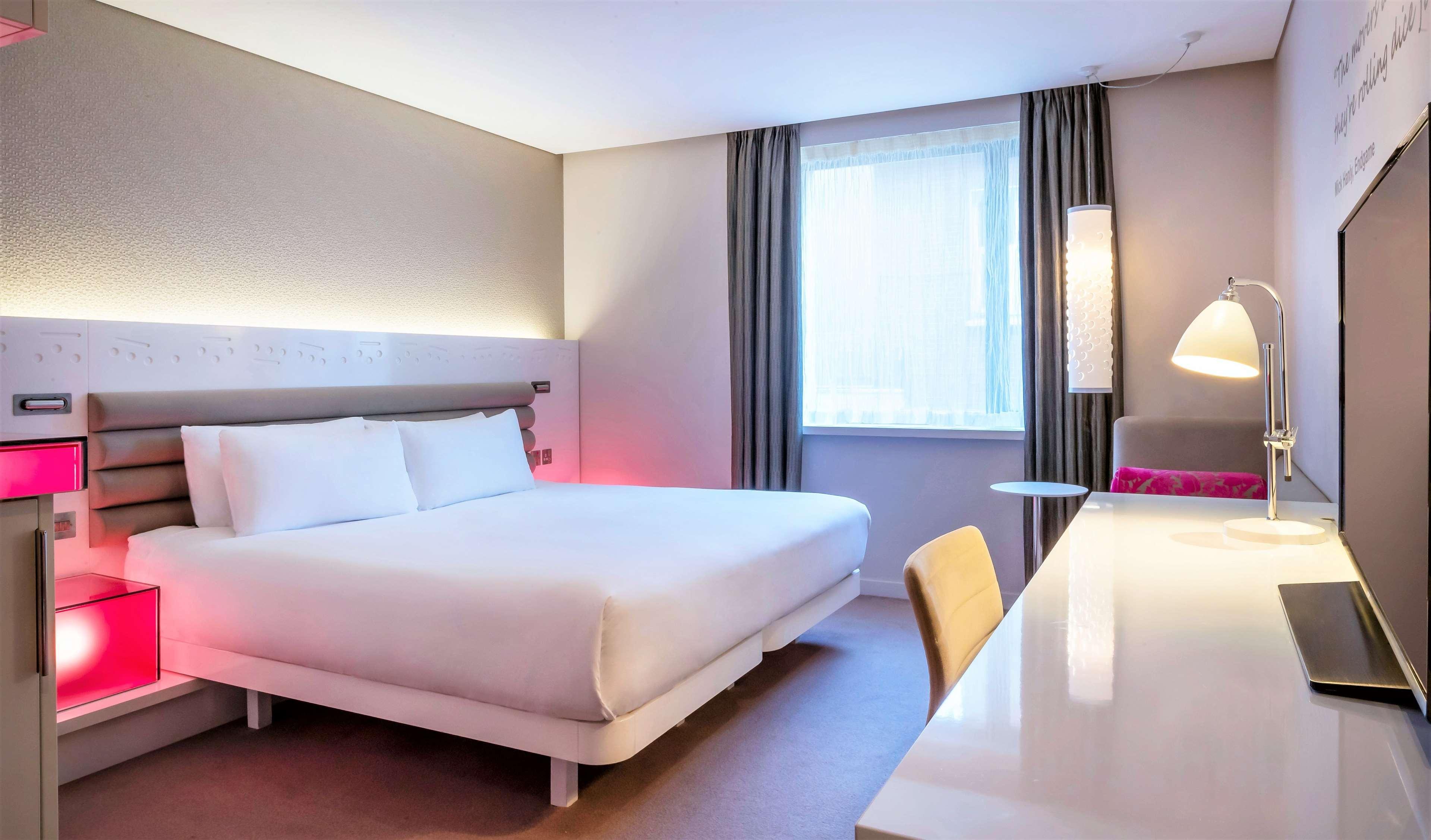 The Morrison Dublin, Curio Collection By Hilton Hotel Екстериор снимка A room at the hotel