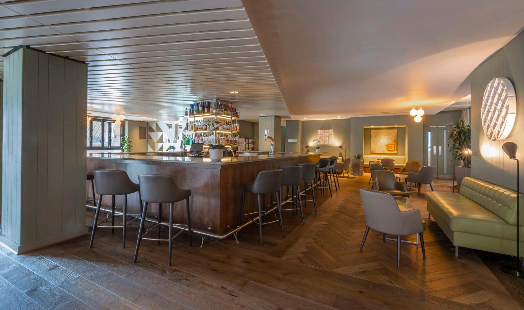 The Morrison Dublin, Curio Collection By Hilton Hotel Екстериор снимка The bar at the 1900