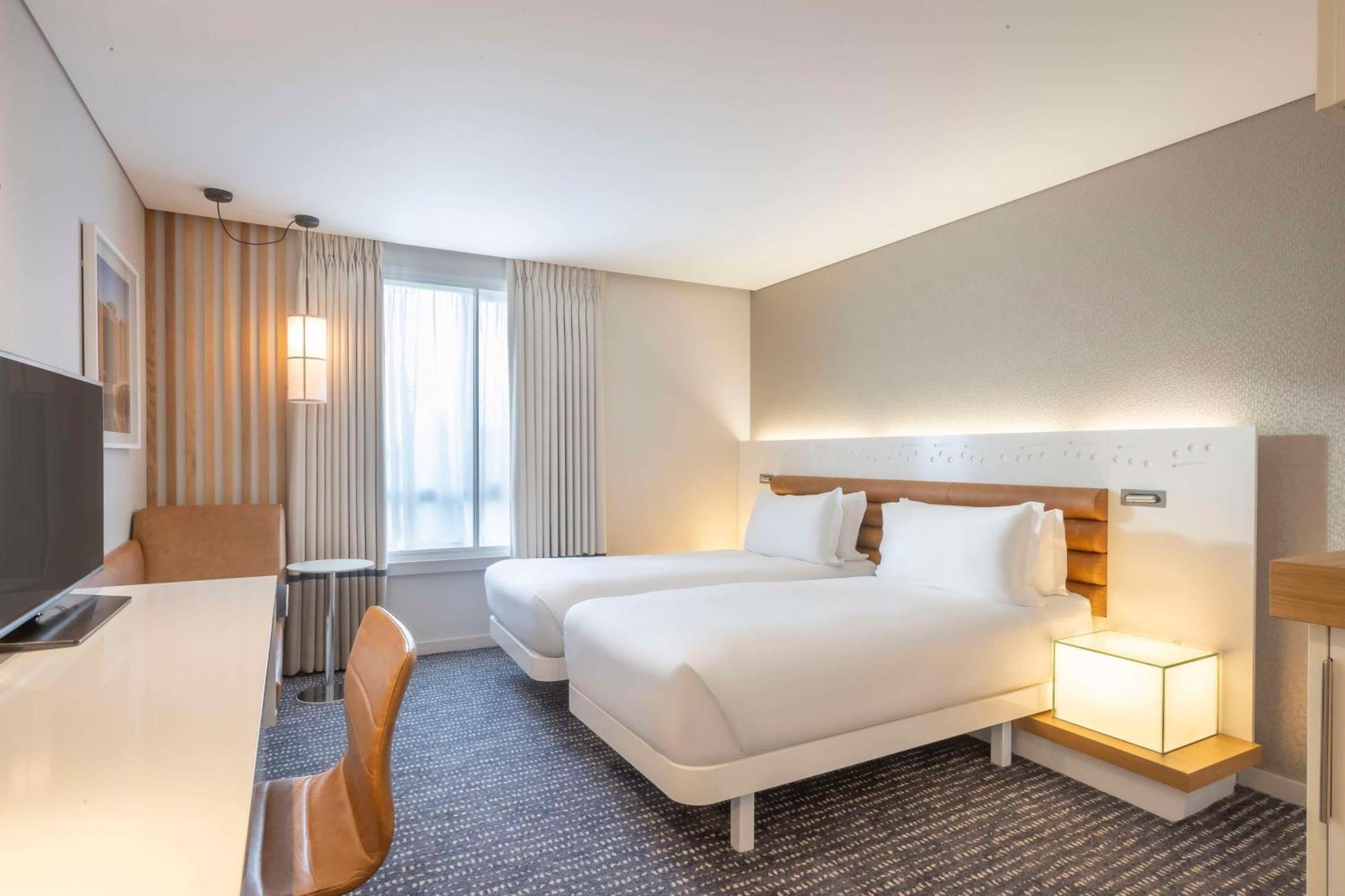 The Morrison Dublin, Curio Collection By Hilton Hotel Екстериор снимка