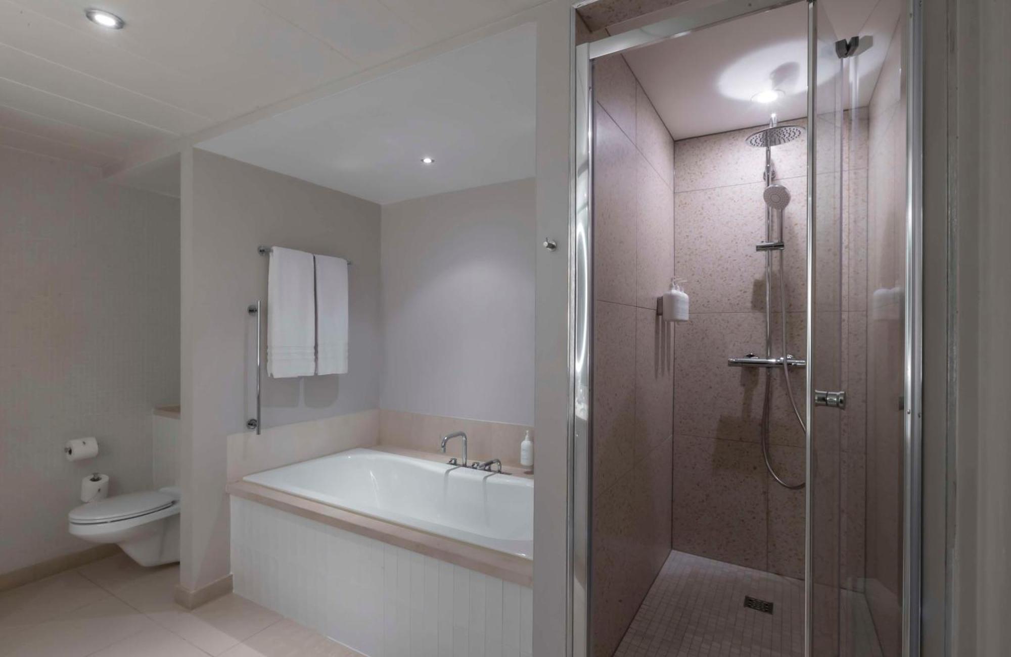 The Morrison Dublin, Curio Collection By Hilton Hotel Екстериор снимка A shower cubicle